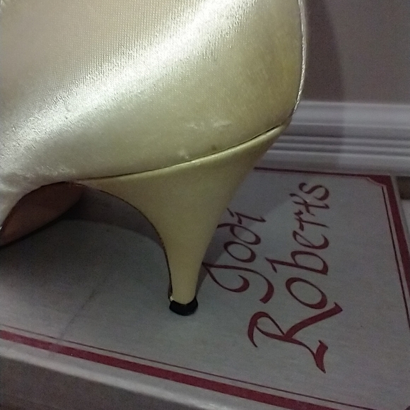 Gorgeous cream heels with rhinestone studs - Picture 6 of 11